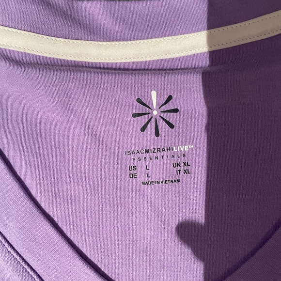 Isaac Mizrahi Lavender V-Neck Short Sleeve Tee - Picture 3 of 4